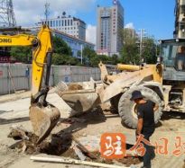 鸡巴操逼里免费看高温下的坚守｜道路建设者用汗水铺就畅通路